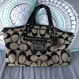 EUC  Authentic Coach Poppy Signature handbag